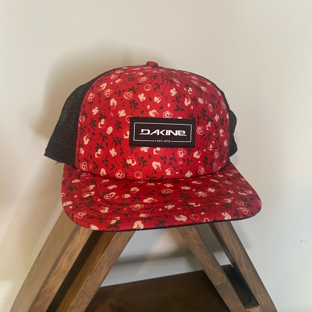 Dakine trucker hat